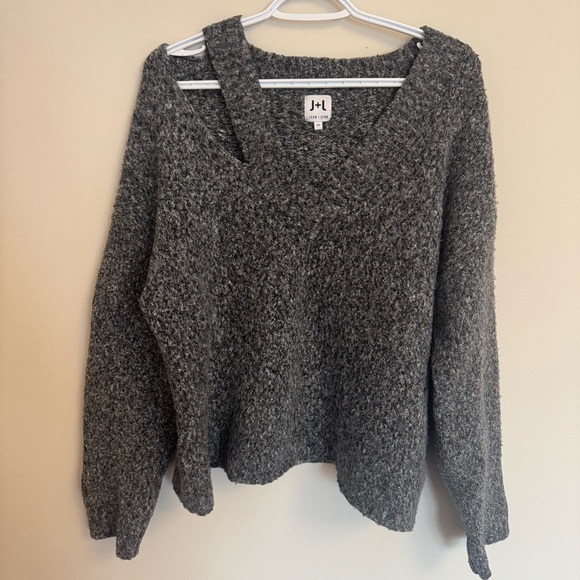 2/40 John + Jenn Grey V Neck Cutout Detail Sweater - Women’s Small - Picture 1 of 7